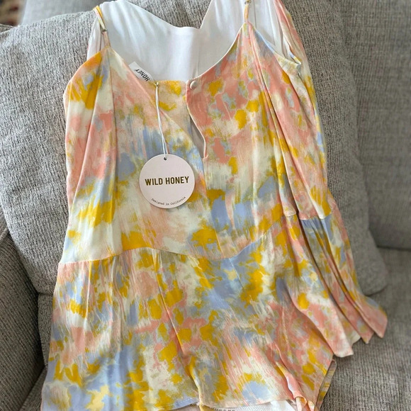 Wild Honey Boutique - Tie Dye Sleeveless Romper - Size Medium - NWT! - Picture 9 of 11